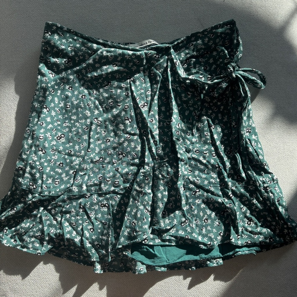 Abercrombie & Fitch Green Floral mini skirt
